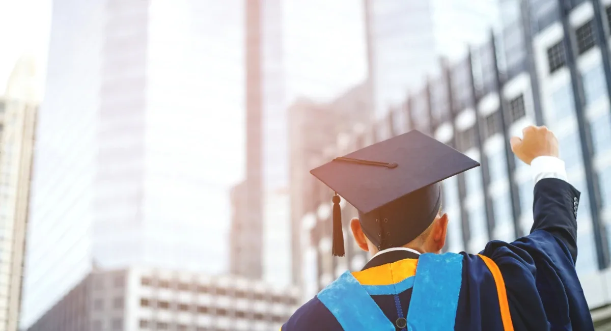Mejora La Inserción Laboral de los Universitarios Españoles en 2025
